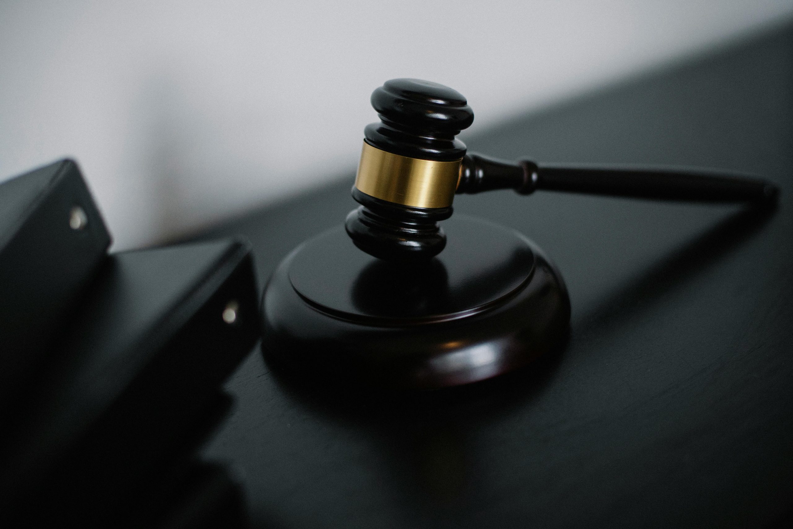 a symbol of legal process representing the complexities of asbestos-related cases
