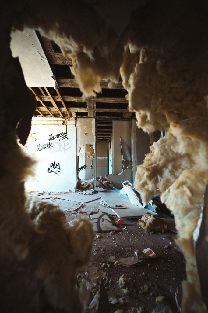 this picture reflects asbestos in the workplace making the workplace liable for diagnosis